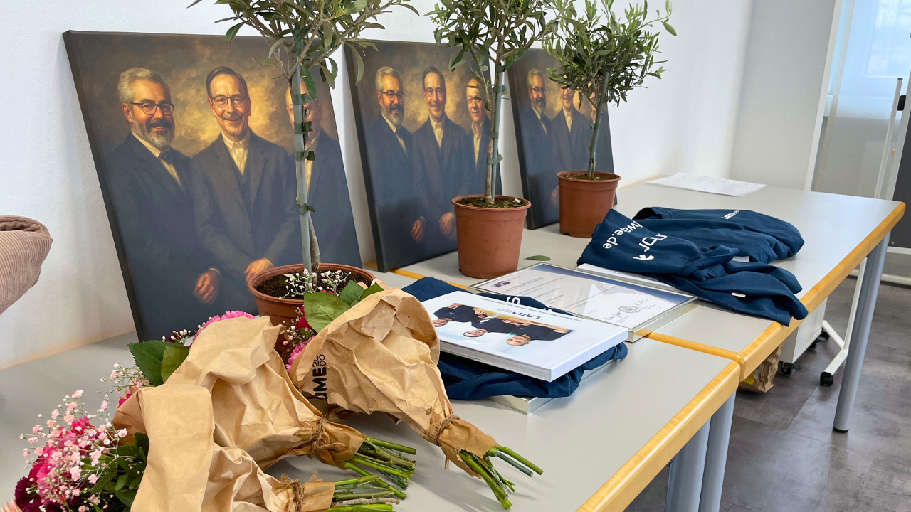 Geschenke zum Abschied nach 35 Jahren Geschäftsführung und Inhaberschaft