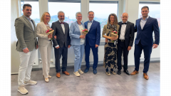Dankesworte und Blumensträuße für die Ehefrauen der ehemaligen Geschäftsführung